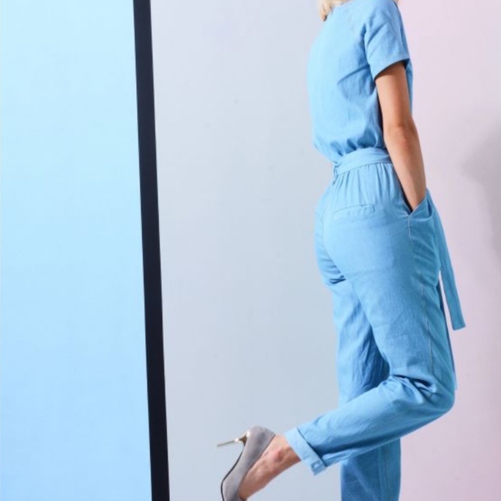 🎉Light Denim Roper Jumpsuit with Button Down Front and Tie Waist! - Picture 2 of 7